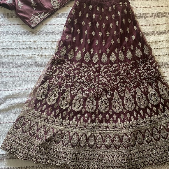 Lehenga set with jewelry 
Size M-L - Picture 2 of 7